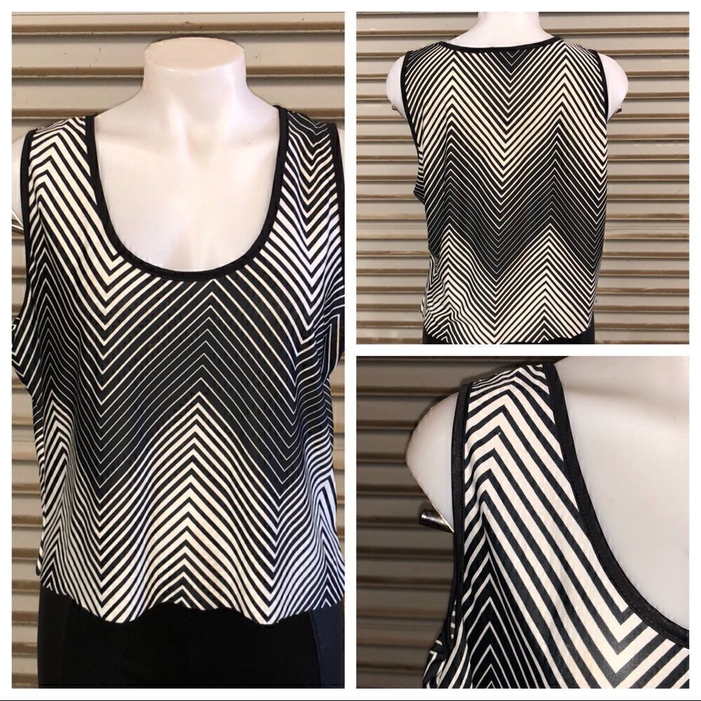 Just Love top career sheath scoop neck black and white geometric top XL